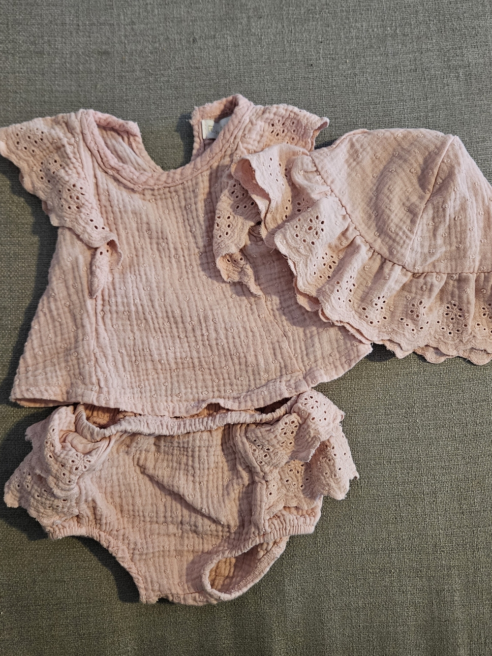 Rachel Zoe Pale Pink Ruffle Top, Bloomers & Sun Hat Set Size 9m